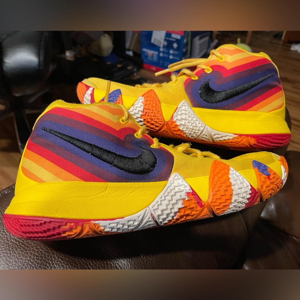 Nike Kyrie Irving Decades 70s pack used no box